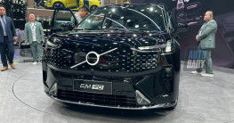 Chi&ecirc;m ngưỡng thiết kế thực tế của &lsquo;chuy&ecirc;n cơ mặt đất&rsquo; Volvo EM90 2024