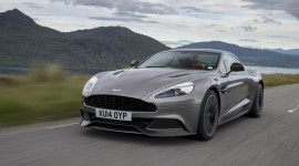 Daimler c&oacute; thể mua Aston Martin