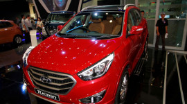 Hyundai Tucson XG AT: mini SUV giá 31.600 USD