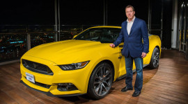 Ford lắp r&aacute;p Mustang GT Convertible tr&ecirc;n đỉnh t&ograve;a nh&agrave; cao nhất thế giới