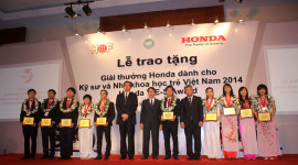 Nhiều sinh vi&ecirc;n Việt nhận được giải thưởng lớn từ Honda