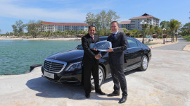 Mercedes-Benz Việt Nam bàn giao S 400 L cho Vinperl Phú Quốc