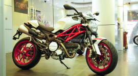Chi tiết h&agrave;ng thửa Ducati Monster 796 S2R tại việt Nam