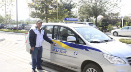 Xe taxi cho người khuyết tật tại H&agrave; Nội