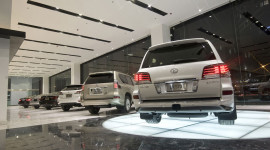 Xe sang Lexus giảm giá hàng trăm triệu đồng tại Việt Nam