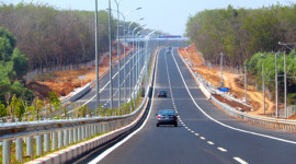 Kiến nghị tăng tốc độ tối thiểu tr&ecirc;n cao tốc hiện đại nhất Việt Nam