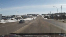Video: Tài xế “quậy”, xe Porsche long bánh giữa đường