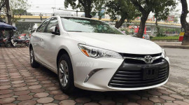 Soi chi tiết Toyota Camry 2015 bản Mỹ vừa về Hà Nội
