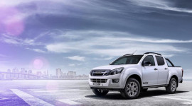 Isuzu D-Max Blade 2015 tr&igrave;nh l&agrave;ng