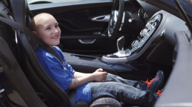 Video: Cậu b&eacute; mắc ung thư v&agrave; giấc mơ Bugatti Veyron