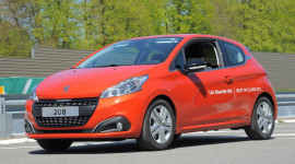 Peugeot 208 tiêu thụ 2 lít/100km