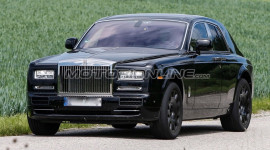 Crossover của Rolls-Royce lộ diện trên đường thử