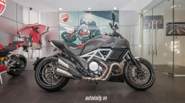 Vẻ đẹp Ducati Diavel Carbon 2015 đen trắng độc nhất H&agrave; Nội