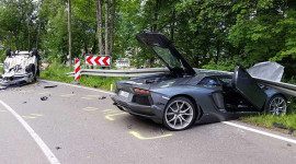 Vượt ẩu, siêu xe Lamborghini Aventador gây tai nạn nghiêm trọng