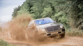 Bentley Bentayga thử l&agrave;m chiến binh offroad