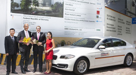 Euro Auto b&agrave;n giao xe BMW Series 5 cho Ng&ocirc;i nh&agrave; Đức