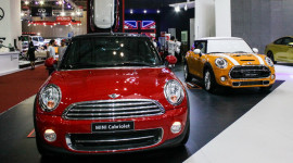 Doanh nghiệp ôtô nhập khẩu 'ra riêng": Đừng mơ giảm giá xe