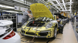 Porsche đầu tư hơn 1,2 tỷ USD để mở rộng nh&agrave; m&aacute;y