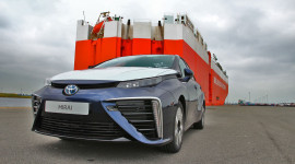 Lô xe chạy pin nhiên liệu Toyota Mirai đầu tiên đến châu Âu