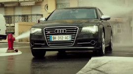 Audi S8 tung ho&agrave;nh trong &ldquo;bom tấn&rdquo; Transporter 4
