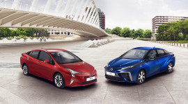 Toyota tr&igrave;nh l&agrave;ng Prius 2016