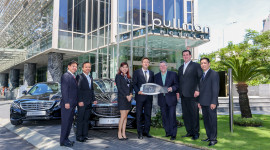 Mercedes-Benz bàn giao xe sang cho khách sạn 5 sao tại Sài Gòn