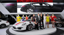 Video: Những “ngôi sao” Porsche tại VIMS 2015