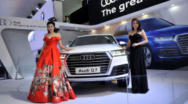 Hoa hậu, Á hậu Việt sánh đôi cùng xe sang tại VIMS 2015