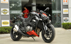 Kawasaki Z1000 - Honda CB1000R: kẻ tám lạng người nửa cân
