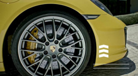 Porsche minh họa hệ thống nâng cầu trước trên 911 Carrera