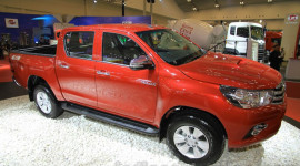 Toyota Hilux 2016 đang đắt khách tại Úc