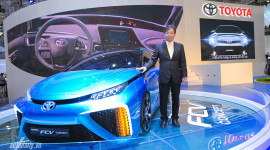 Xem xe tương lai tại gian hàng Toyota Việt Nam