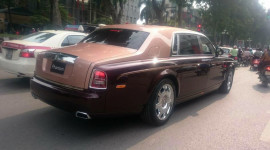 "Hàng độc" Rolls-Royce Phantom Lửa Thiêng lần đầu lên phố