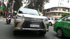 “Chuyên cơ mặt đất” Lexus LX570 2016 biển ngũ 4 tại Sài Gòn