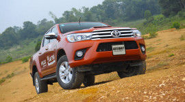 Video: Đánh giá Toyota Hilux 3.0AT 2015