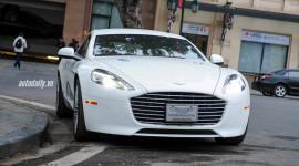 Chạm mặt &ldquo;nữ ho&agrave;ng&rdquo; Aston Martin Rapide S giữa l&ograve;ng H&agrave; Nội