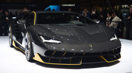 Lamborghini tr&igrave;nh l&agrave;ng si&ecirc;u b&ograve; Centenario gi&aacute; 1,9 triệu USD