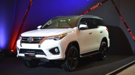Toyota Fortuner TRD Sportivo 2016 chính thức ra mắt, giá 47.367 USD