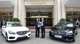 Mercedes-Benz Việt Nam bàn giao xe E-Class cho khách sạn 5 sao Rex