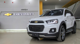 Cận cảnh Chevrolet Captiva 2016 gi&aacute; 879 triệu đồng tại đại l&yacute;