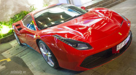 Ngắm “ngựa chồm” Ferrari 488 GTB đỏ rực trên phố Sài Gòn