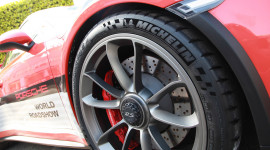 Sự kết hợp ho&agrave;n hảo giữa Michelin v&agrave; Porsche