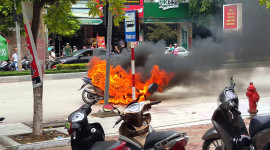 Xe máy bỗng nhiên bốc cháy, tránh thế nào?