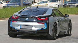 BMW i8 sẽ có phiên bản mạnh mẽ hơn trong tương lai