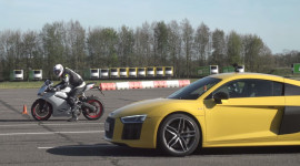 Video: Audi R8 V10 Plus đọ sức c&ugrave;ng Ducati 959 Panigale