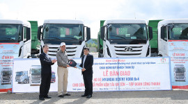 Nam Việt Motor bàn giao 40 ôtô đầu kéo Hyundai Xcient cho khách hàng