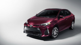 Toyota Corolla 2017 có giá từ 19.365 USD