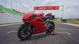 Trải nghiệm Ducati 959 Panigale trên đường đua HappyLand