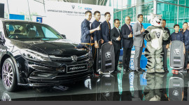 VĐV Malaysia giành huy chương Olympic nhận quà tặng là xe hơi
