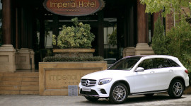B&agrave;n giao Mercedes GLC 300 AMG 4MATIC đến kh&aacute;ch sạn 5 sao tại Huế
